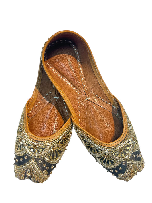 Punjabi Jutti - Black Embroidery