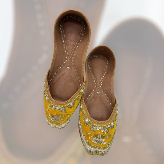 Yellow Velvet Jutti