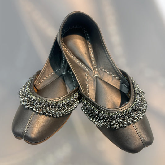 Grey Jhumro Jutti